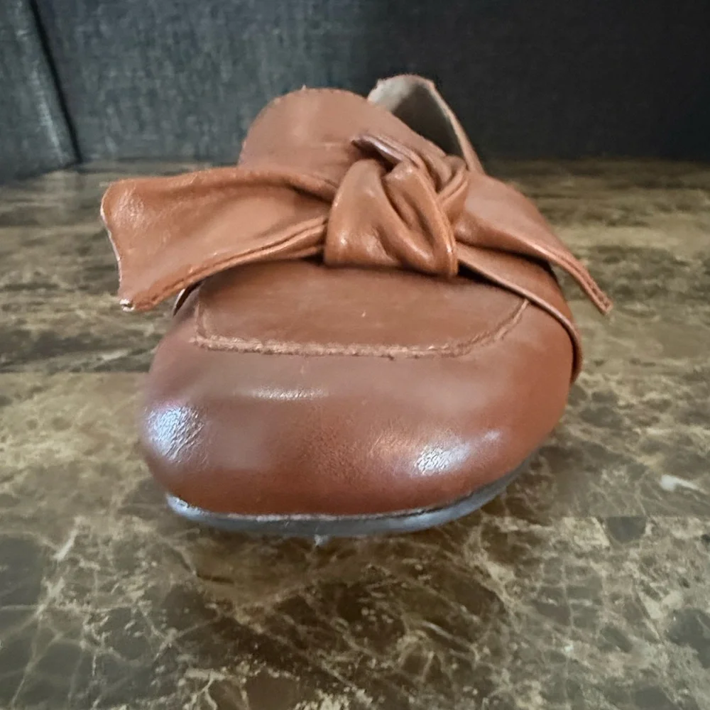 Born. Carrine Bow Detail Leather Slip On Loafers. Tan. Size 7.
